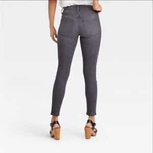 Universal Thread High Rise Skinny Jeans Grey Denim Women’s 8R/29
